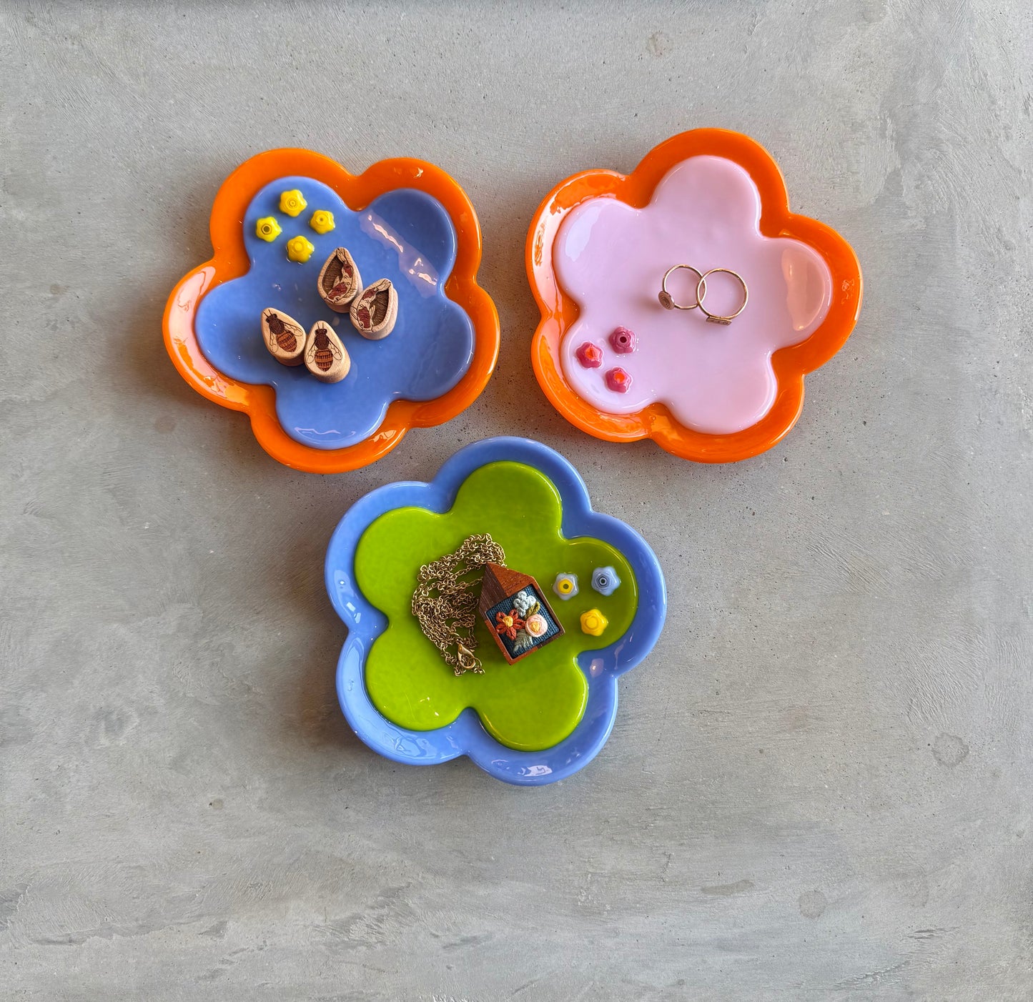 Fused Retro Flower Trinket Dish - Orange/Periwinkle/Yellow